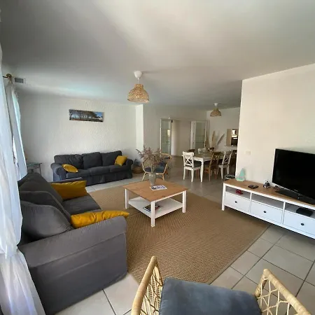 Villa Maison Familiale A 200 M Du Bassin *