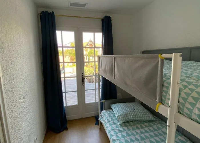 Villa Maison Familiale A 200 M Du Bassin